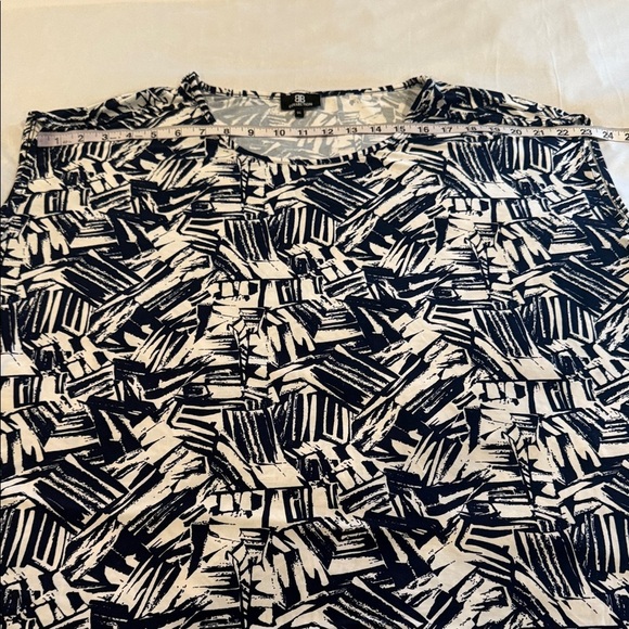 BB Collection abstract Navy Blue and White Women's Top Size L - Picture 6 of 9